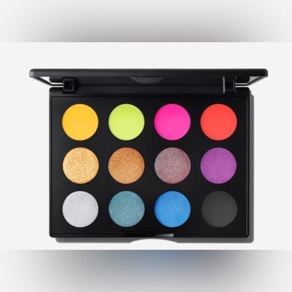 MAC It's Designer Art Library Eye Shadow Palette - Picture 3 of 6